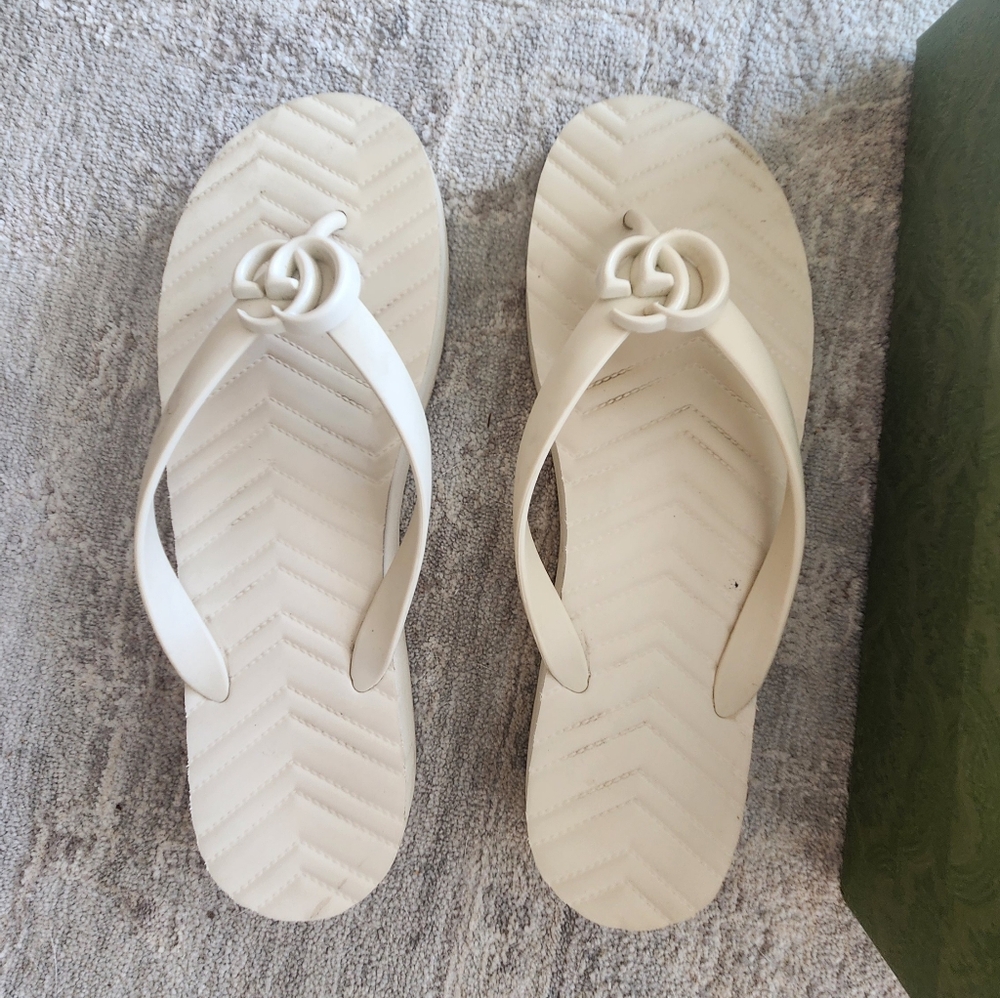 Gucci Women's Beige Sandals - Picture 2 of 3